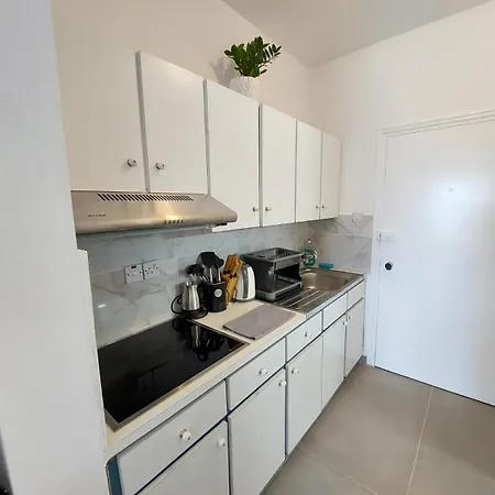 Apartment Just On The Makenzy *